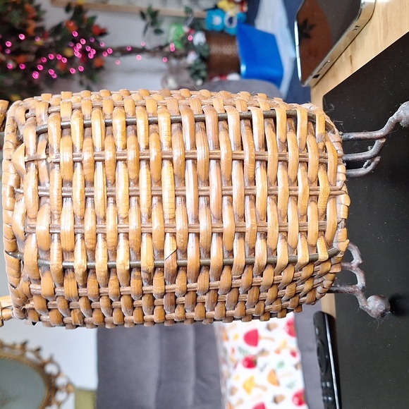 Wicker basket -long handled with 3 metal feet measures 17 inches tall - Picture 2 of 8